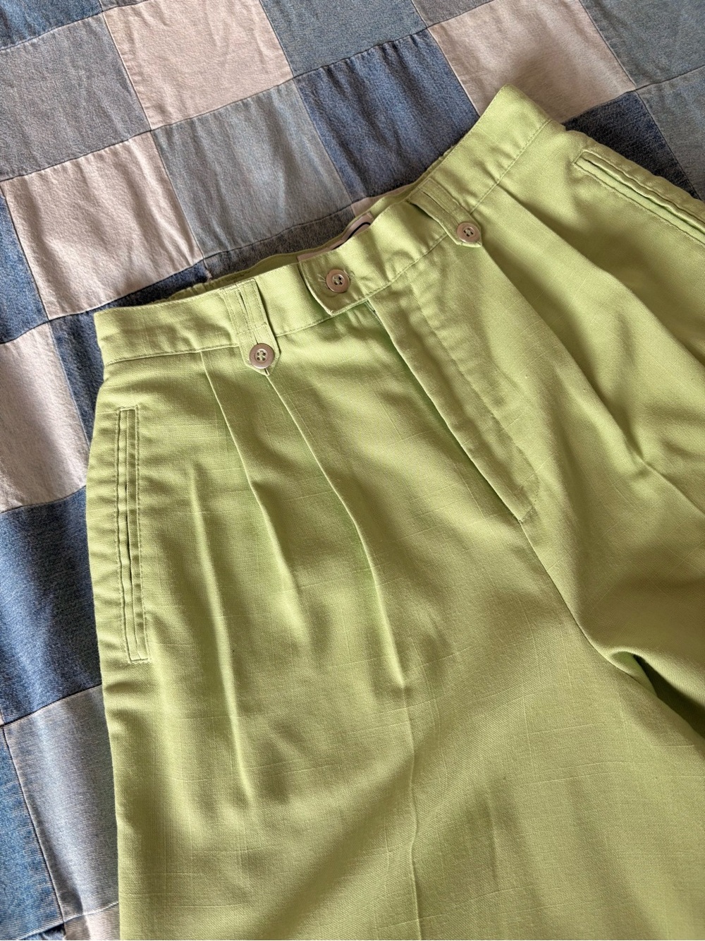 Vintage Lightweight Green Pleated High Waisted Shorts - Picture 3 of 7